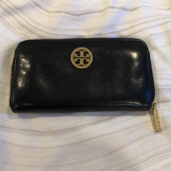 Tory Burch Handbags - Troy Burch wallet